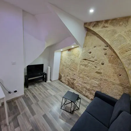 Fontaine Musicale Apartment *